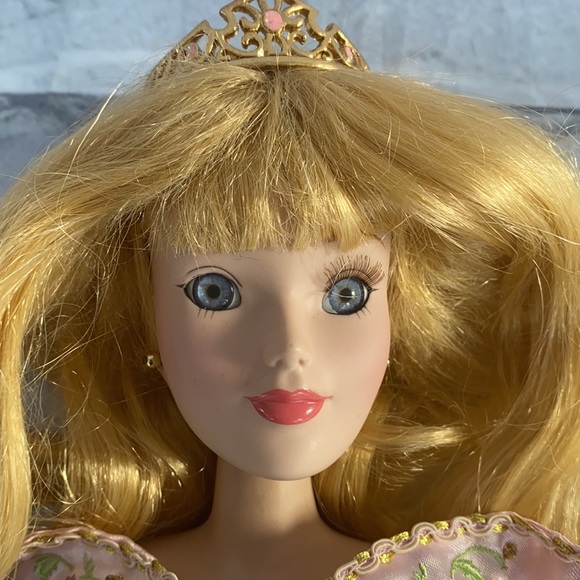 Sleeping Beauty porcelain doll Disney princess - Picture 12 of 13